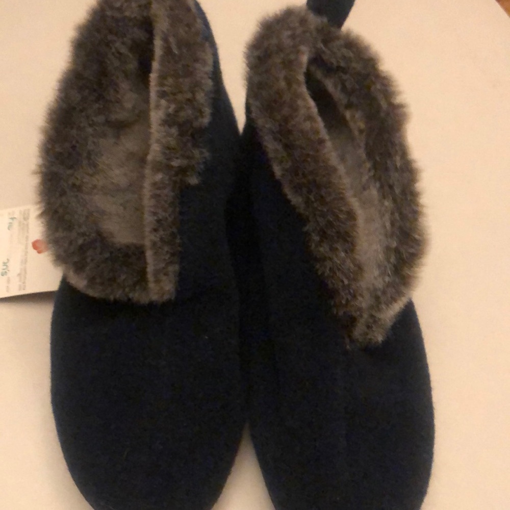 NWT Acorn Women's Blue Faux Chinchilla Fur Booties - size M (6.5 - 7.5)